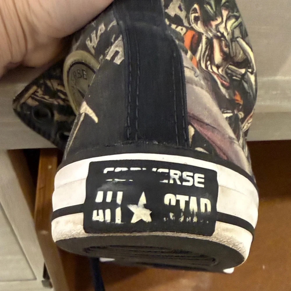 Converse Black and White Graphic high tops - Picture 3 of 12